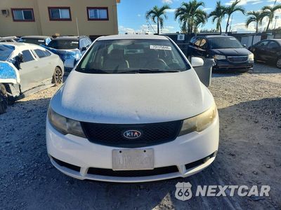 Piąte zdjęcie samochodu w środku: 2010 KIA FORTE LX VIN:KNAFT4A29A5306852 - miniatura