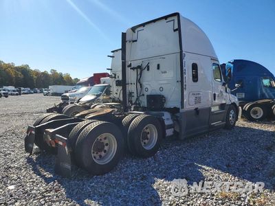 Trzecie zdjęcie samochodu z tyłu: 2019 FREIGHTLINER CASCADIA 126 SEMI TRUCK VIN:3AKJHHFG9KSKF8690 - miniatura