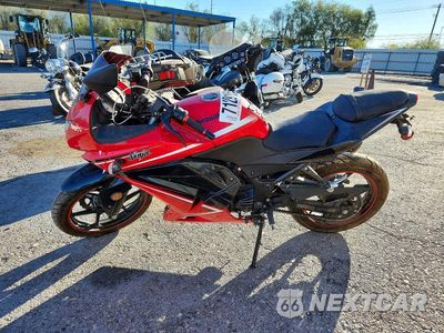 Trzecie zdjęcie samochodu z tyłu: 2012 KAWASAKI EX250 J VIN:JKAEXMJ10CDAB7841 - miniatura