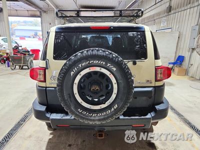 Zdjęcie 6 z 13 samochodu: 2010 TOYOTA FJ CRUISER BASE VIN:JTEBU4BF0AK077975 - miniatura