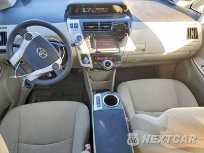Zdjęcie 8 z 12 samochodu: 2012 TOYOTA PRIUS V THREE VIN:JTDZN3EU0C3077623 - miniatura