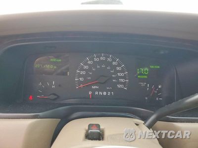 Zdjęcie 9 z 12 samochodu: 2000 LINCOLN TOWN CAR EXECUTIVE VIN:1LNHM81W9YY869911 - miniatura