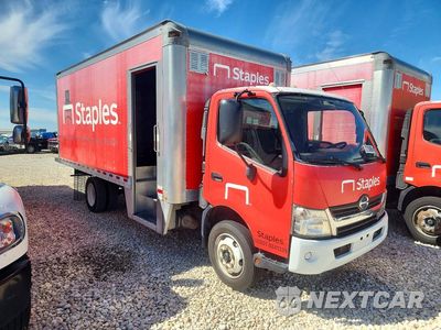 Czwarte zdjęcie samochodu z boku: 2018 HINO 195 BOX TRUCK VIN:JHHSDM2H4JK006362 - miniatura