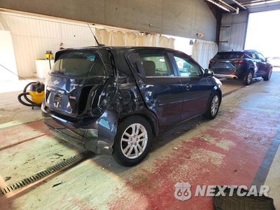Trzecie zdjęcie samochodu z tyłu: 2014 CHEVROLET SONIC LT VIN:1G1JC6SB4E4185563 - miniatura