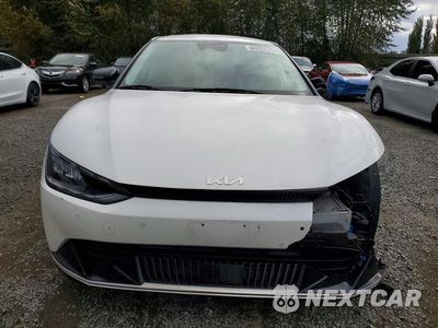 Piąte zdjęcie samochodu w środku: 2023 KIA EV6 WIND VIN:KNDC34LA9P5604448 - miniatura