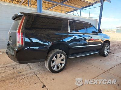 Trzecie zdjęcie samochodu z tyłu: 2020 CADILLAC ESCALADE ESV LUXURY VIN:1GYS4HKJ6LR190897 - miniatura