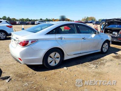 Trzecie zdjęcie samochodu z tyłu: 2015 HYUNDAI SONATA HYBRID BASE VIN:KMHEC4A49FA137684 - miniatura