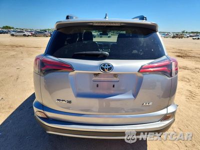 Zdjęcie 6 z 13 samochodu: 2018 TOYOTA RAV4 XLE VIN:JTMWFREV4JJ203406 - miniatura