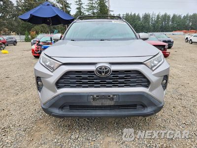 Piąte zdjęcie samochodu w środku: 2019 TOYOTA RAV4 XLE VIN:JTMW1RFV4KJ016892 - miniatura