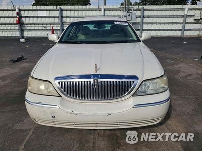 Piąte zdjęcie samochodu w środku: 2005 LINCOLN TOWN CAR SIGNATURE VIN:1LNHM81W75Y649243 - miniatura