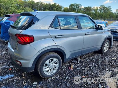 Trzecie zdjęcie samochodu z tyłu: 2022 HYUNDAI VENUE SE VIN:KMHRB8A35NU180855 - miniatura