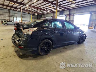 Trzecie zdjęcie samochodu z tyłu: 2013 FORD FOCUS SE VIN:1FADP3F24DL315823 - miniatura