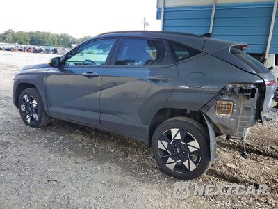 Drugie zdjęcie samochodu z przodu: 2025 HYUNDAI KONA SEL VIN:KM8HCCAB8SU318807 - miniatura