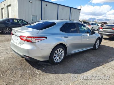 Trzecie zdjęcie samochodu z tyłu: 2018 TOYOTA CAMRY LE VIN:4T1B11HK7JU129084 - miniatura