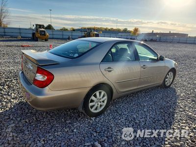 Trzecie zdjęcie samochodu z tyłu: 2004 TOYOTA CAMRY XLE V6 VIN:4T1BF30K84U081804 - miniatura