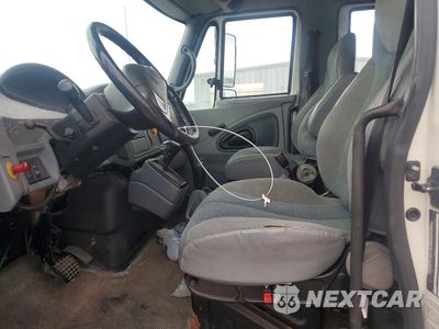 Zdjęcie 7 z 13 samochodu: 2004 INTERNATIONAL 4300 EXT. CAB BOX TRUCK VIN:1HTMMAAM14H660121 - miniatura