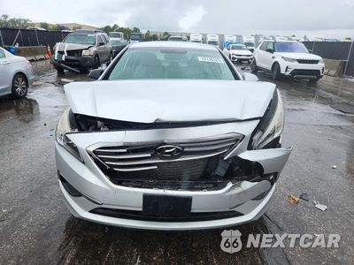 Piąte zdjęcie samochodu w środku: 2017 HYUNDAI SONATA SE VIN:5NPE24AF8HH483360 - miniatura