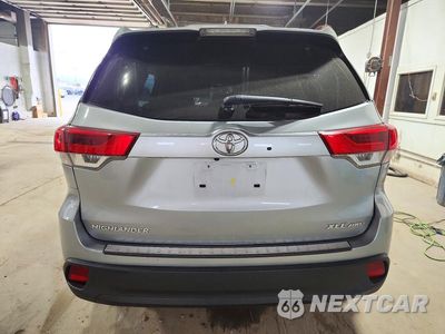 Zdjęcie 6 z 14 samochodu: 2018 TOYOTA HIGHLANDER XLE VIN:5TDJZRFH7JS853554 - miniatura