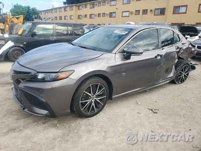 2024 TOYOTA CAMRY SE 4T1G11AK1RU207404 - główne zdjęcie licytacji z USA - miniatura