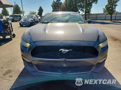 Piąte zdjęcie samochodu w środku: 2017 FORD MUSTANG VIN:1FA6P8AM3H5309861 - miniatura