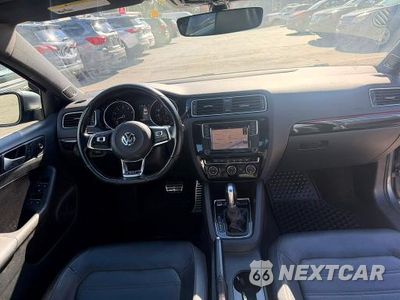 Zdjęcie 9 z 10 samochodu: 2017 VOLKSWAGEN JETTA GLI VIN:3VW4T7AJ2HM384751 - miniatura