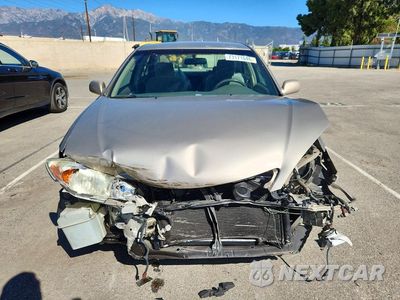 Piąte zdjęcie samochodu w środku: 2004 TOYOTA CAMRY LE VIN:4T1BE32K94U361893 - miniatura