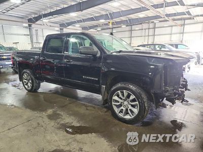 Czwarte zdjęcie samochodu z boku: 2018 CHEVROLET SILVERADO K1500 LT VIN:3GCUKRECXJG134109 - miniatura