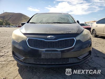 Piąte zdjęcie samochodu w środku: 2014 KIA FORTE LX VIN:KNAFK4A61E5091365 - miniatura