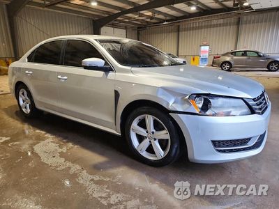 Czwarte zdjęcie samochodu z boku: 2014 VOLKSWAGEN PASSAT SE VIN:1VWBT7A38EC049645 - miniatura