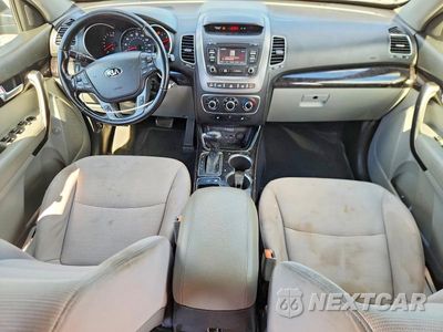 Zdjęcie 8 z 13 samochodu: 2014 KIA SORENTO LX VIN:5XYKT3A67EG514191 - miniatura