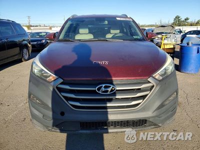 Piąte zdjęcie samochodu w środku: 2017 HYUNDAI TUCSON SE PLUS VIN:KM8J3CA40HU455641 - miniatura