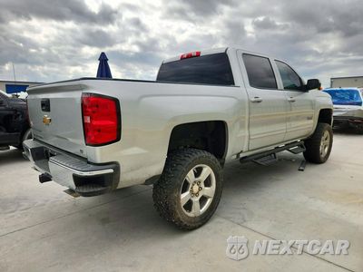 Trzecie zdjęcie samochodu z tyłu: 2018 CHEVROLET SILVERADO C1500 LT VIN:3GCPCREC3JG115699 - miniatura