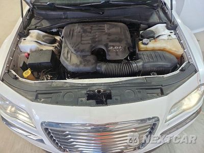 Zdjęcie 11 z 12 samochodu: 2014 CHRYSLER 300C VIN:2C3CCAEG1EH323772 - miniatura