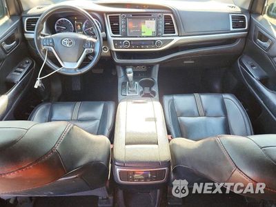 Zdjęcie 8 z 13 samochodu: 2019 TOYOTA HIGHLANDER SE VIN:5TDJZRFH5KS601609 - miniatura