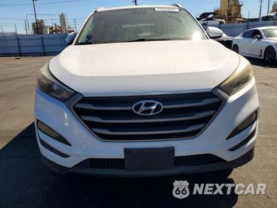 Piąte zdjęcie samochodu w środku: 2016 HYUNDAI TUCSON SE VIN:KM8J33A48GU180213 - miniatura