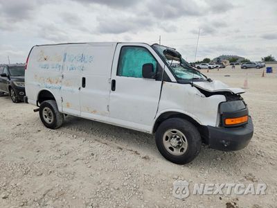 Czwarte zdjęcie samochodu z boku: 2021 CHEVROLET EXPRESS G2500 VIN:1GCWGAFP4M1302150 - miniatura