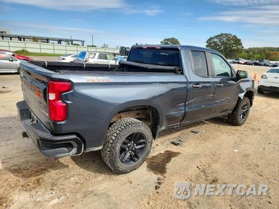 Trzecie zdjęcie samochodu z tyłu: 2019 CHEVROLET SILVERADO K1500 TRAIL BOSS CUSTOM VIN:1GCRYCEF5KZ193999 - miniatura