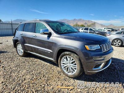 Czwarte zdjęcie samochodu z boku: 2018 JEEP GRAND CHEROKEE SUMMIT VIN:1C4LJFJM3JC476008 - miniatura