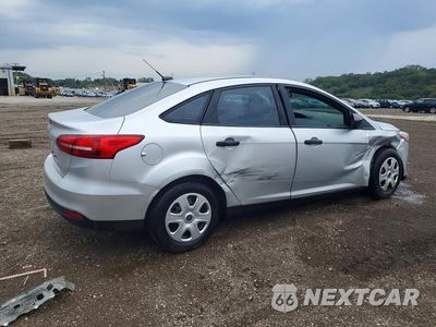Trzecie zdjęcie samochodu z tyłu: 2016 FORD FOCUS S VIN:1FADP3E21GL224465 - miniatura