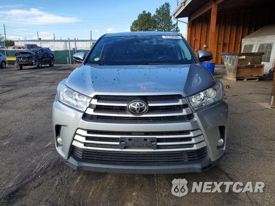 Piąte zdjęcie samochodu w środku: 2018 TOYOTA HIGHLANDER LE PLUS VIN:5TDBZRFH1JS828458 - miniatura