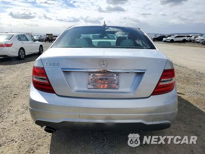 Zdjęcie 6 z 13 samochodu: 2012 MERCEDES-BENZ C 250 VIN:WDDGF4HB9CR234072 - miniatura