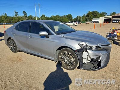 Czwarte zdjęcie samochodu z boku: 2020 TOYOTA CAMRY SE VIN:4T1G11AK7LU383459 - miniatura