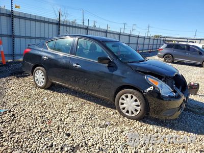 Czwarte zdjęcie samochodu z boku: 2019 NISSAN VERSA SV VIN:3N1CN7AP2KL839241 - miniatura