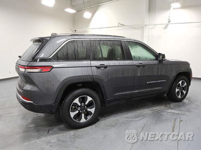 Trzecie zdjęcie samochodu z tyłu: 2024 JEEP GRAND CHEROKEE LIMITED 4XE VIN:1C4RJYB65R8531861 - miniatura