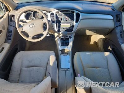 Zdjęcie 8 z 12 samochodu: 2005 TOYOTA HIGHLANDER BASE VIN:JTEEP21A150109722 - miniatura