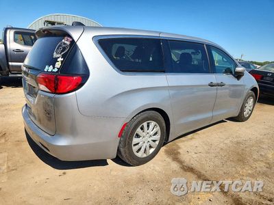Trzecie zdjęcie samochodu z tyłu: 2020 CHRYSLER VOYAGER L VIN:2C4RC1AG4LR105960 - miniatura