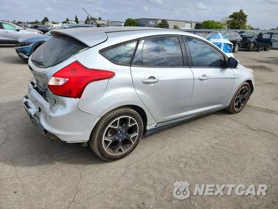 Trzecie zdjęcie samochodu z tyłu: 2012 FORD FOCUS SE VIN:1FAHP3K29CL429807 - miniatura