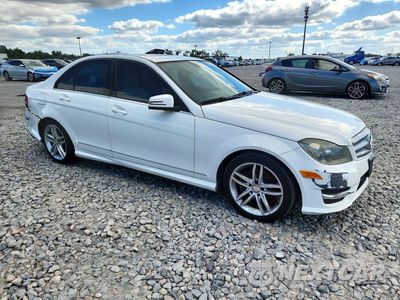 Czwarte zdjęcie samochodu z boku: 2013 MERCEDES-BENZ C 250 VIN:WDDGF4HB2DA830253 - miniatura