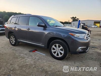 Czwarte zdjęcie samochodu z boku: 2013 TOYOTA HIGHLANDER PLUS VIN:5TDBK3EH0DS204013 - miniatura
