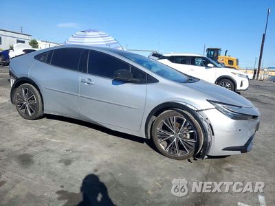 Czwarte zdjęcie samochodu z boku: 2024 TOYOTA PRIUS LIMITED VIN:JTDACAAU2R3027134 - miniatura